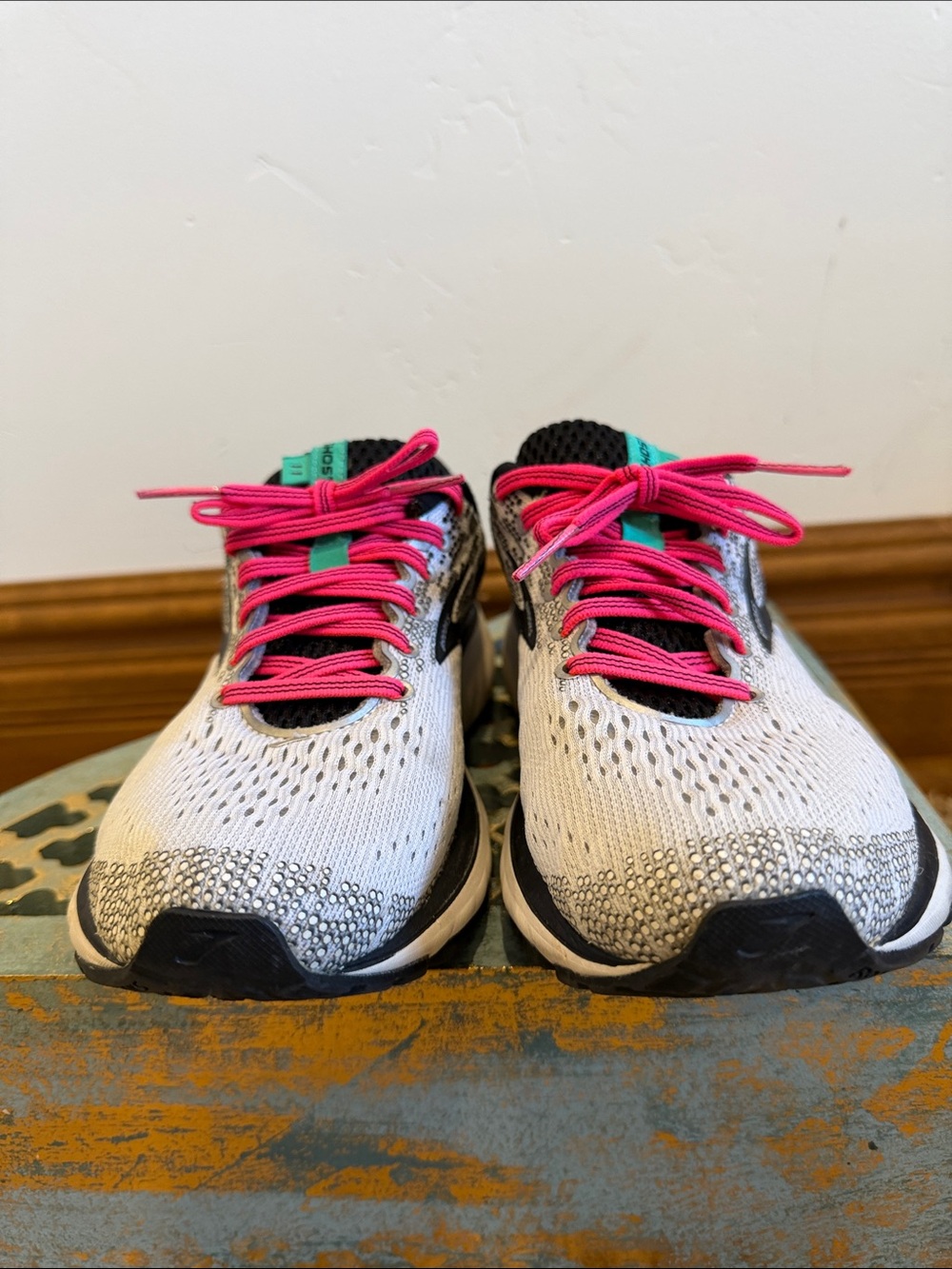 Brooks Ghost 11 Women's Running Shoes - White with Pink and Black 8.5 - Picture 3 of 6